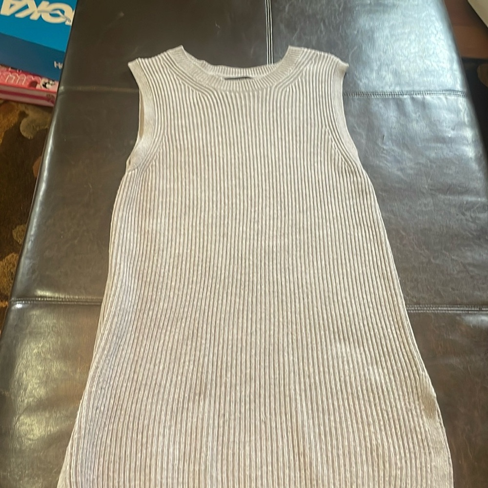 Gray sleeveless sweater tunic